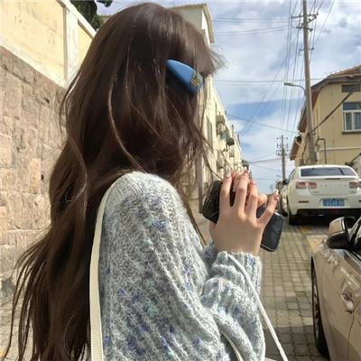 隔楼女孩：我们之间的层距 海报